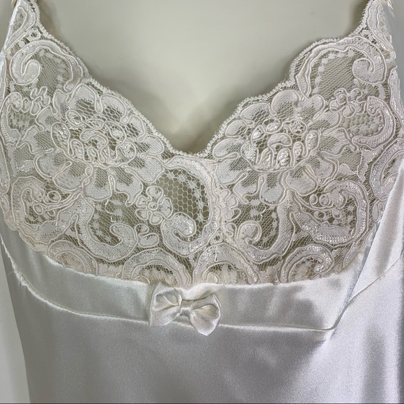 Jones New York Lace Ivory Nightgown Chemise Lingerie with Flaw VTG - Picture 10 of 14